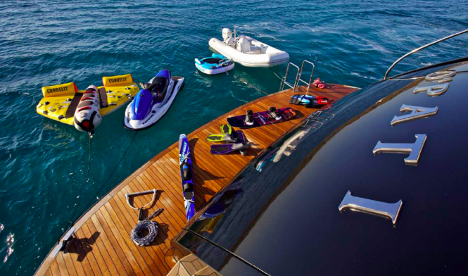 Motor Yacht O'Pati - Water Toys Motor Yacht O'Pati - Water Toys