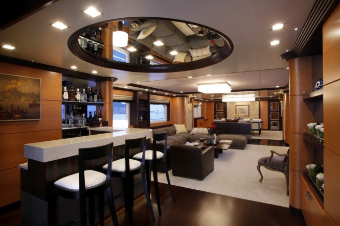 Serenity II superyacht - Salon and Bar Serenity II superyacht - Salon and Bar