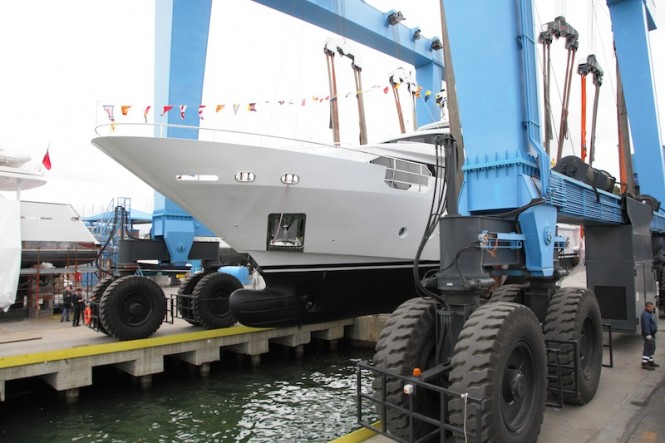 Benetti launch Delfino 93′ motor yacht AZUL