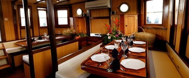 Experience the wonderful cuisine created by RAJA LAUT's excellent chef Experience the wonderful cuisine created by RAJA LAUT's excellent chef