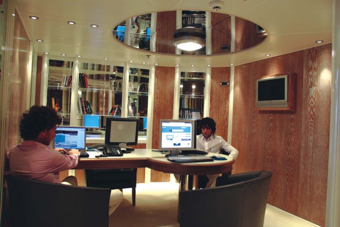Motor yacht RM ELEGANT - BUSINESS