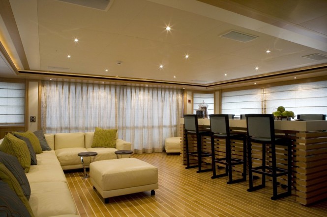 Superyacht HANA - Upper deck salon Superyacht HANA - Upper deck salon