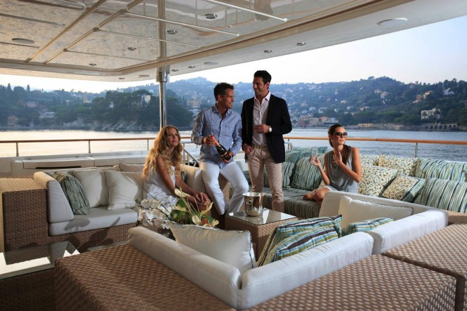 Yacht HANA - Main Deck Aft Yacht HANA - Main Deck Aft