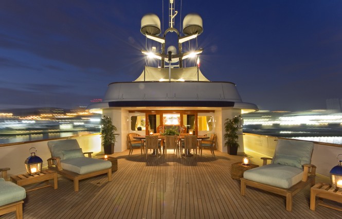 Charter Yacht LEGEND - Bridge Deck Aft Charter Yacht LEGEND - Bridge Deck Aft