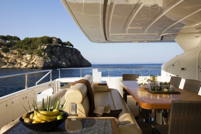 INSPIRATION B Yacht - Aft Deck Dining INSPIRATION B Yacht - Aft Deck Dining