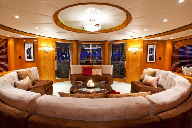 Luxury yacht Glaze Luxury yacht Glaze
