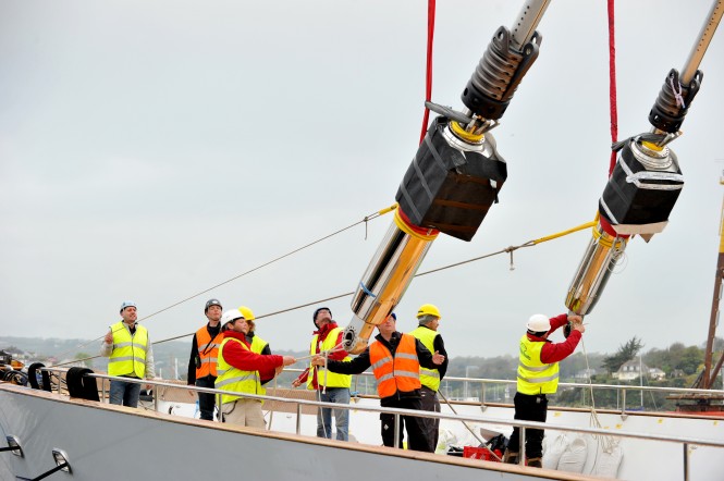 M5 superyacht´s mast destepping at Pedennis M5 superyacht´s mast destepping at Pedennis