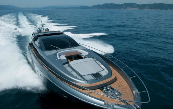 Rhino Yacht -  Forward