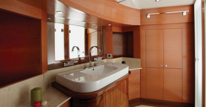 Superyacht Majesty 101 VIP en-suite Superyacht Majesty 101 VIP en-suite