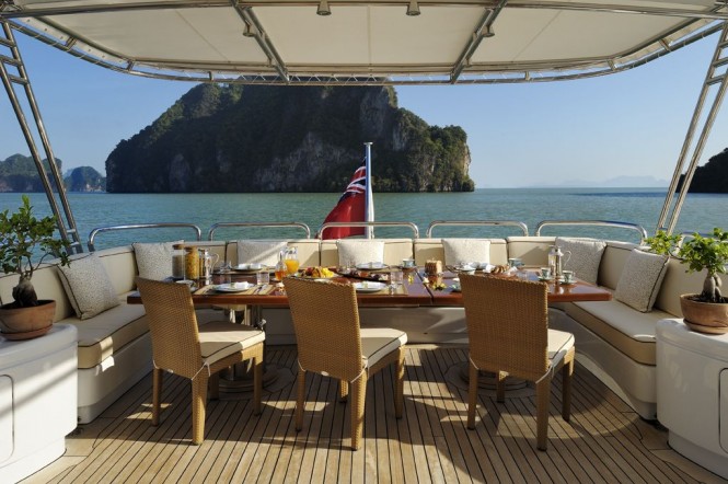 Al fresco dining - motor yacht Axioma Al fresco dining - motor yacht Axioma