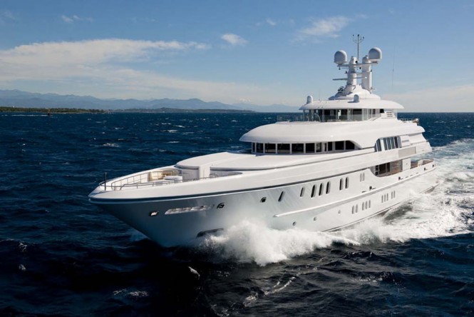 Luxury Charter Yacht SOLEMATES Luxury Charter Yacht SOLEMATES