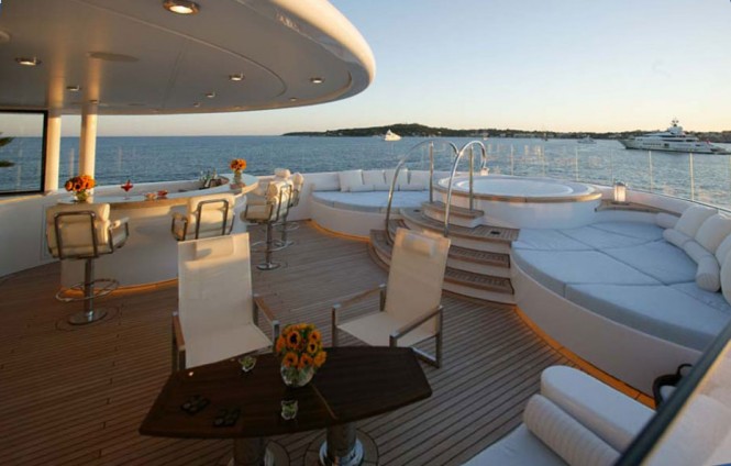 Luxury superyacht Solemates - Spa Pool Luxury superyacht Solemates - Spa Pool