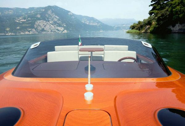 The Riva Aquariva yacht by Marc Newson - front view Photo RivaVentura The Riva Aquariva yacht by Marc Newson - front view Photo RivaVentura