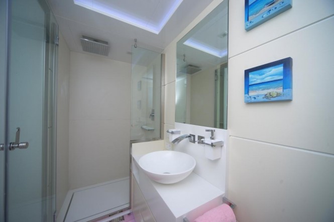 89ft superyacht Irie Man - Bathroom 89ft superyacht Irie Man - Bathroom
