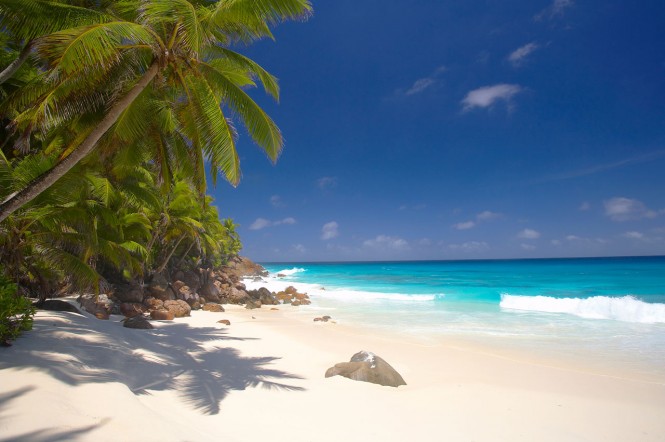 Seychelles Yacht Charter Special aboard Motor Yacht SEA STREAM