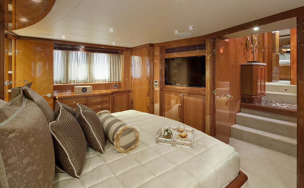Superyacht Ocean Alexander 78 - Master cabin Superyacht Ocean Alexander 78 - Master cabin