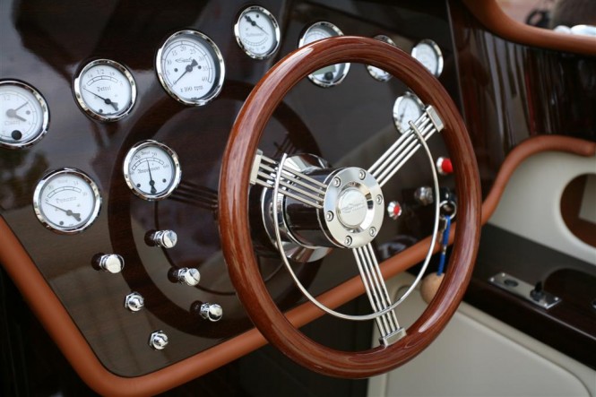 Details aboard luxury superyacht tender IPANEMA Details aboard luxury superyacht tender IPANEMA
