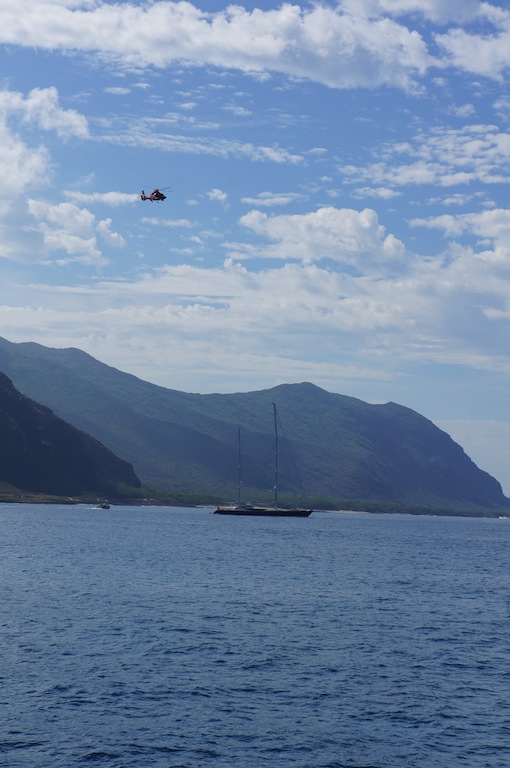 Drumbeat yacht in Hawaii - Photo by Flow Hearts Drumbeat yacht in Hawaii - Photo by Flow Hearts