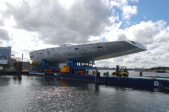 Hull of the Dixon designed 45m sailing yacht Y3 arrives at Holland Jachtbouw