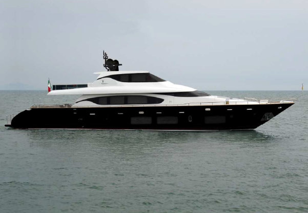 New Maiora 29 ‘convertible’ motor yacht LADY NINA delivered