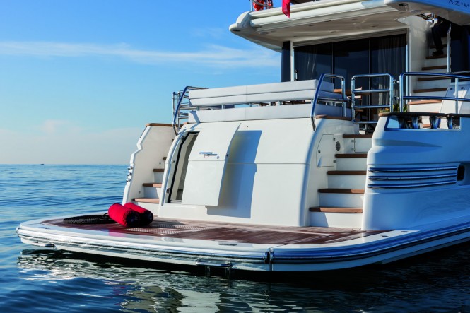 Luxury yacht Magellano 76 Bathing Platform Luxury yacht Magellano 76 Bathing Platform