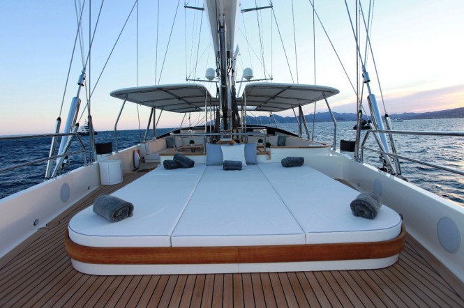SILENCIO Yacht - Flybridge Sunpads SILENCIO Yacht - Flybridge Sunpads