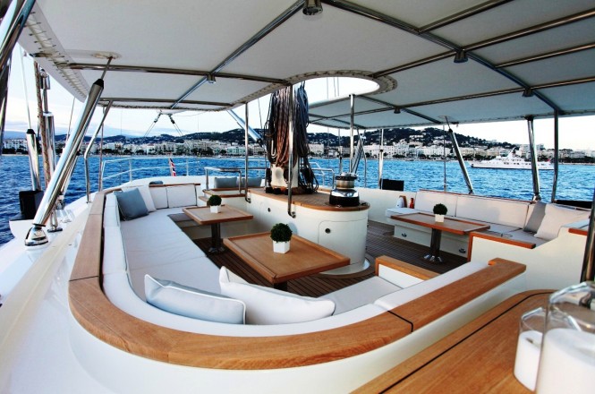 Sailing Yacht SILENCIO - Flybridge Al fresco Dining Sailing Yacht SILENCIO - Flybridge Al fresco Dining