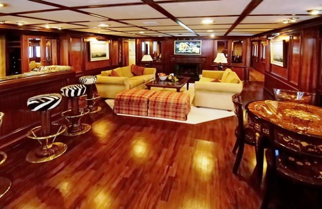 Superyacht Lady K II Upper Deck Saloon