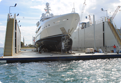 Underwater coatings application on bulbous bow of the Sunrise yacht Underwater coatings application on bulbous bow of the Sunrise yacht