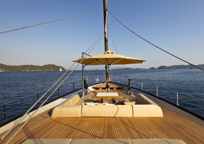 60 Years Yacht - fore deck 60 Years Yacht - fore deck
