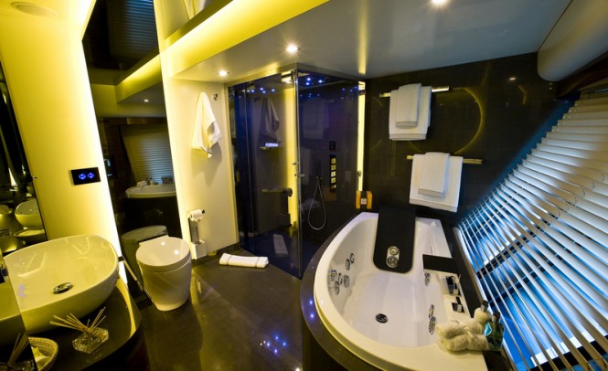 60 Years superyacht - Master Bathroom 60 Years superyacht - Master Bathroom