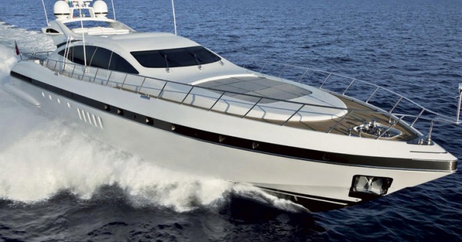 Mangusta 92 superyacht running