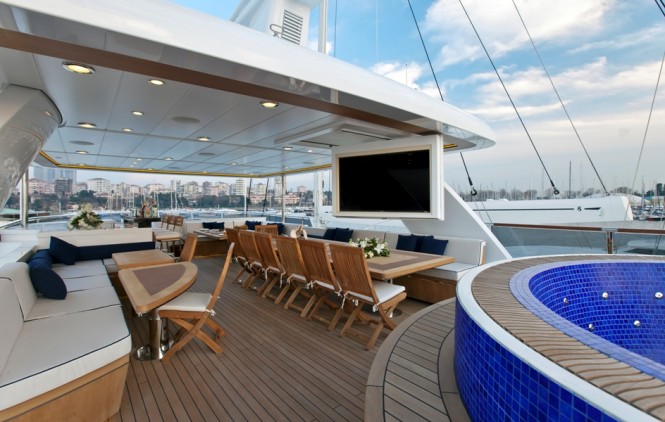 Luxury yacht Karia - Sundeck Luxury yacht Karia - Sundeck