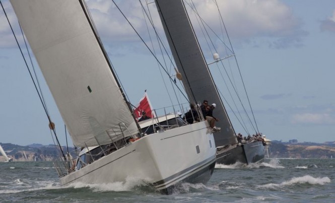 Silvertip yacht chases superyacht Zefiro for home Silvertip yacht chases superyacht Zefiro for home