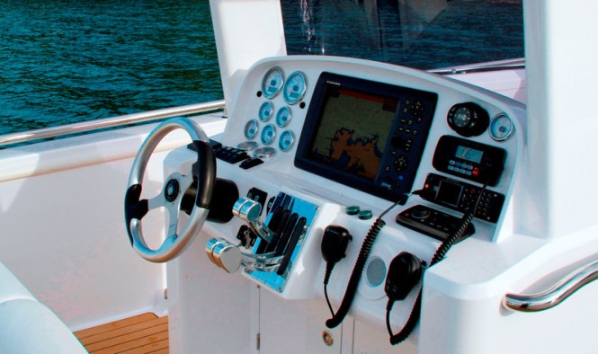 TT Garcon yacht tender - Dashboard TT Garcon yacht tender - Dashboard