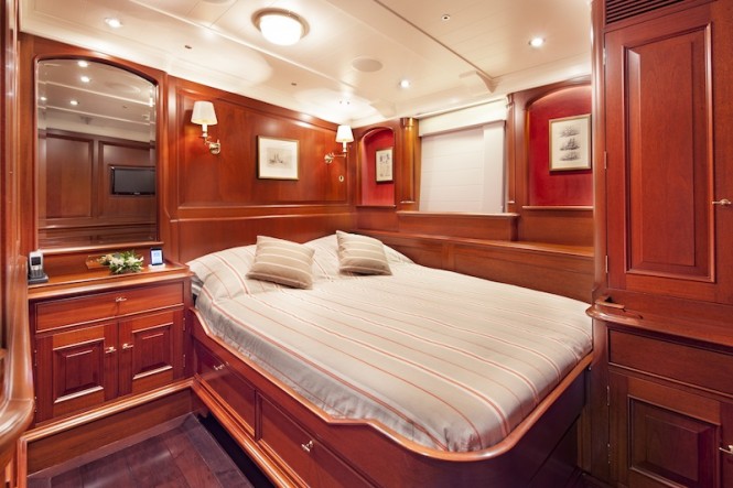 14 Kamaxitha - Guest cabin starboard aft - Photo by Cory Silken Kamaxitha - Guest cabin starboard aft - Photo by Cory Silken