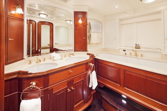 25 Owner's bathroom - sailing yacht Kamaxitha - Photo by Cory Silken Owner's bathroom - sailing yacht Kamaxitha - Photo by Cory Silken