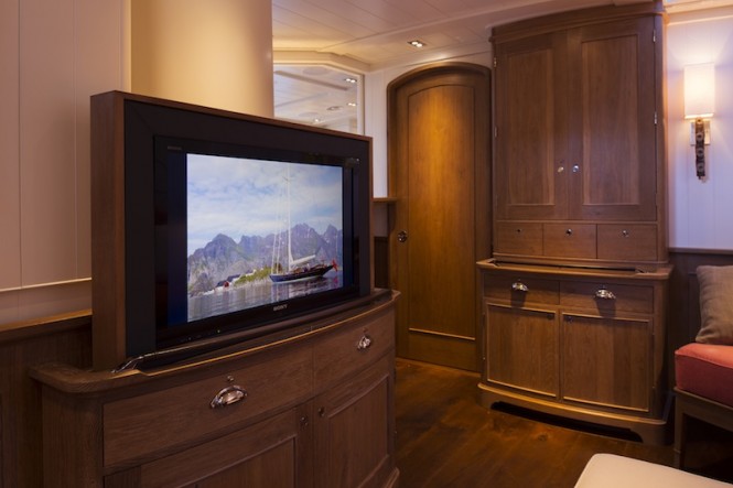 25 Royal Huisman Sailing Yacht Pumula - lower salon - Photo by Cory Silken Royal Huisman Sailing Yacht Pumula - lower salon - Photo by Cory Silken