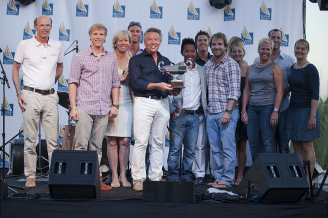 Andre Hoek presents the Hoek Trophy to Atalante Andre Hoek presents the Hoek Trophy to Atalante