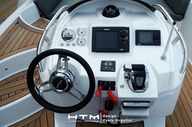 HTM 825 Open yacht tender - Dashboard HTM 825 Open yacht tender - Dashboard
