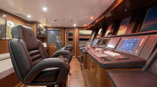 Horizon EP115 Yacht Tango 5 - Wheelhouse Horizon EP115 Yacht Tango 5 - Wheelhouse