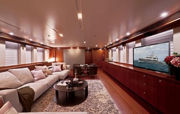 EP115 motor yacht Tango 5 - Interior