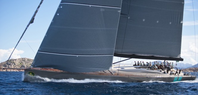 Green Marine accepts IY&A award for Hamilton yacht