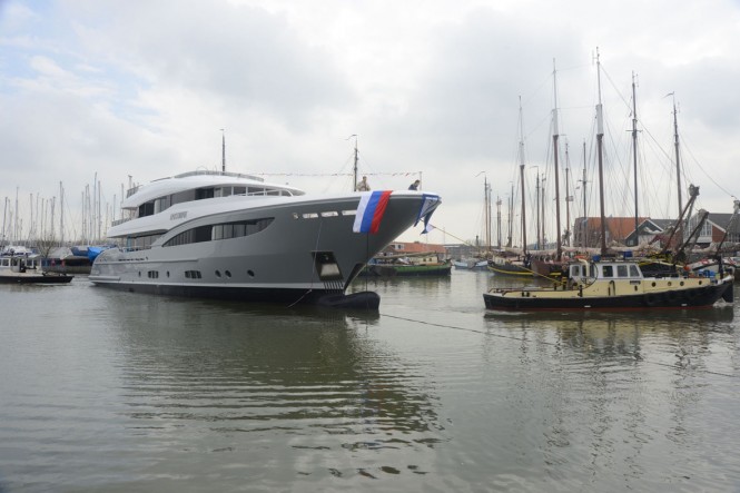 Hakvoort launch motor yacht Apostrophe (YN247)
