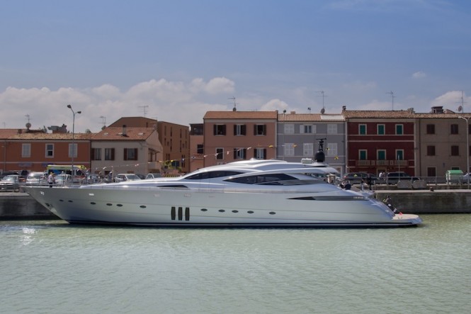 Pershing launch 10th motor yacht Pershing 115
