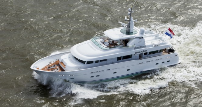 Luxury yacht Belle de Jour - upview Luxury yacht Belle de Jour - upview