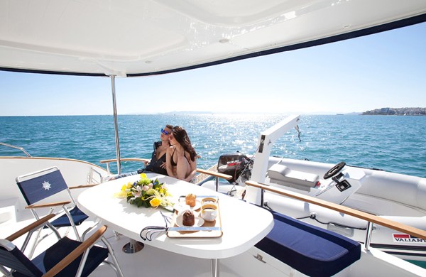 THE CHRISMA yacht - Al Fresco Dining THE CHRISMA yacht - Al Fresco Dining