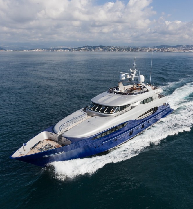 Vicem Yacht Vulcan at full speed - upview Vicem Yacht Vulcan at full speed - upview