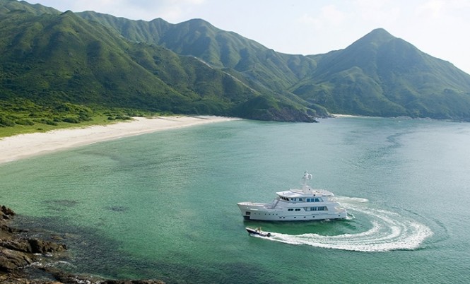 Luxury motor yacht Relentless - upview Photo by N. Rabinowitz Luxury motor yacht Relentless - upview Photo by N. Rabinowitz