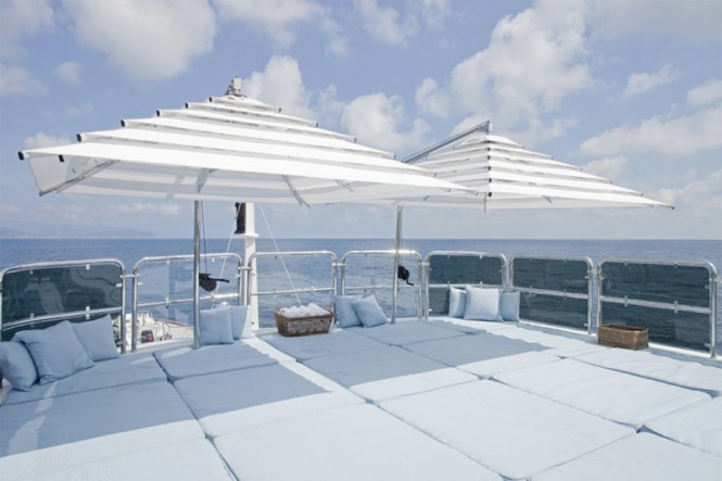 Luxury yacht JO - Sundeck Luxury yacht JO - Sundeck